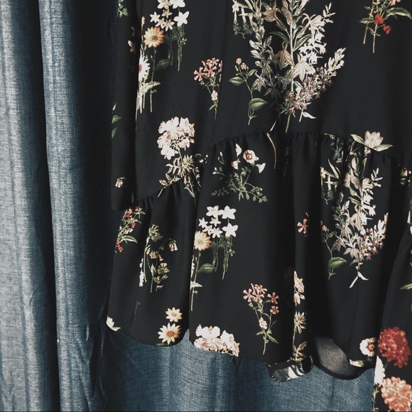 💥24 HR CLEAR-OUT💥 Zara Floral Playsuit - Picture 4 of 4